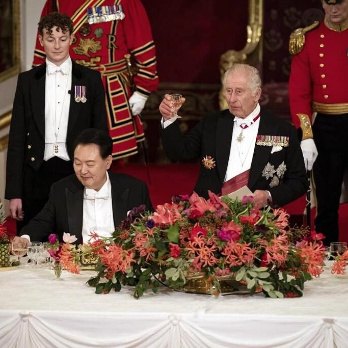 King Charles welcomes South Korea's president with state banquet, mingles with K-pop band Blackpink